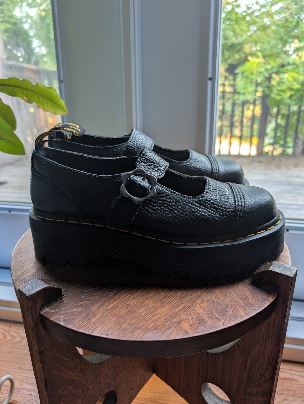 NWOT Dr. Martens Addina flower Mary Jane Platform 9